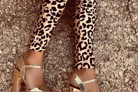 曼哈顿女人追捧度第一的高跟鞋品牌，王者级别的性感演绎在脚上图片