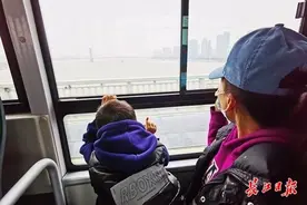 10路公交换纯电动车，开启“超静音”乘车模式，发车时间缩短运力增加图片