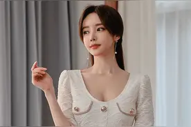 芙蓉不及美人妆，水殿风来珠翠香图片