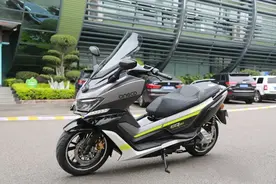 电动摩托车与燃油摩托车，有什么区别？该怎么选择？老师傅告诉你图片