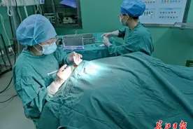 五旬男子终日“以泪洗面”都是“倒睫”惹的祸图片