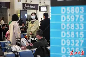 小长假火车站迎高峰，清明节首日武汉交通有序治安良好图片