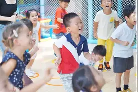 幼儿园男生收到同学礼物，亲妈出一身冷汗：太贵重，差点被我扔掉图片