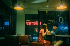 打死不相亲的单身男女，转头迷上“直播红娘”图片