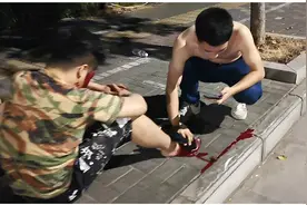 你光着膀子救人的样子，真帅！图片