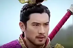 虎牢关吕布连斩多位大将，关羽上前与之一战，这段精彩图片