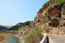 河南深山古村旁悬崖峭壁上有个千年古洞，却和林姓起源有着大关系图片