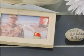 烈士墓前的鹅卵石，一定有故事图片