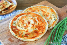 死面葱油饼怎么做最好吃？牢记“3个窍门”，出锅后又软又多层图片