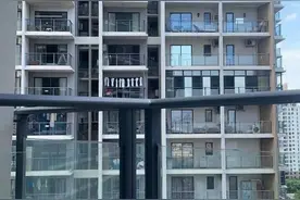 三亚红衣女子阳台跳舞坠楼！房内有遗书，警方介入图片