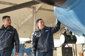 32年5600小时，机械师付中华迎来最后一次飞行！图片