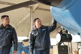 32年5600小时，机械师付中华迎来最后一次飞行！图片