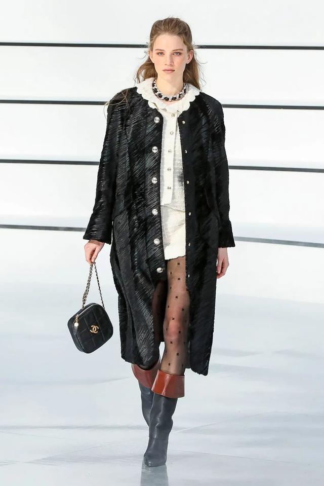 时尚圈的女孩不穿光腿神器穿什么？