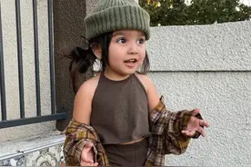 亚裔4岁萌娃成博主红爆外网，穿搭简单又实用，这个小网红不简单图片