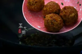 油条还能做肉丸子，又香又好吃，吃过肯定会上瘾，上桌就抢光图片