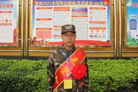 青春染上绚丽的迷彩，我是军人我骄傲图片