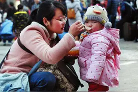 孩子多大可以吃“大人饭”？儿科医生：符合3个条件就可以吃图片