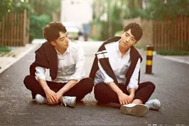 撞脸又撞分！学霸双胞胎高考成绩神同步，是心灵感应还是巧合？图片