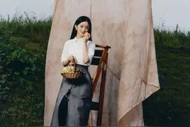 赵丽颖暖冬慵懒封面曝光，隔空对话何幸福，优雅知性温暖又治愈图片