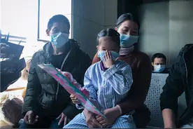 病魔真无情，人间有真情，主播胜仔奔波千里送爱心图片