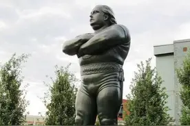 最健壮的大力士：一次能举500斤，4匹马拉不动，晚年只能躺着等死图片