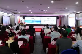 王飞虎应邀出席深圳教育装备行业协会会员大会并推介“渠县机会”图片