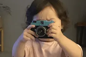 “小鬼当家”！家中突来“不速之客”，8岁男孩机智一招拿下他图片