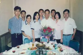 外来妹成深圳女首富，一年净赚40多亿，账上还躺着910亿图片