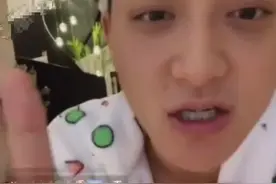 黄子韬因为家太大被吓到？秀超大豪宅满屋手办，素颜直播眉毛吸睛图片