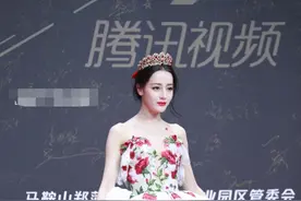 星光大赏红毯，王一博肖战合体，杨幂终于穿高定，热巴全场最佳图片