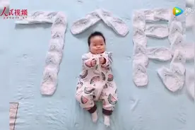 可爱！宝妈用尿不湿记录宝宝成长图片