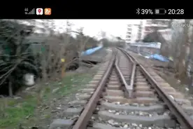 曾经繁忙的老达成铁路，如今大半已废弃图片