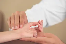 桥本甲状腺炎不是不治之症，中医“辨证论治”，甲功不会“发飙”图片
