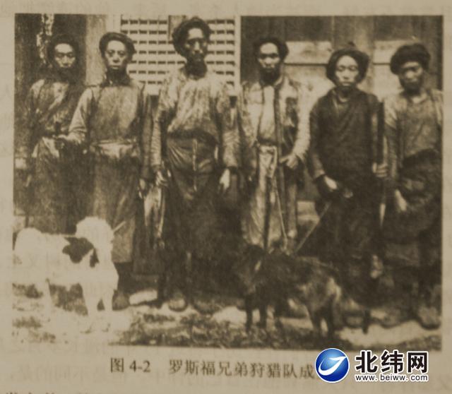追踪大熊猫的西方狩猎人