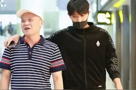 黄子韬爸：为替儿看病学医5年，留下12家公司把儿宠成“公主”图片