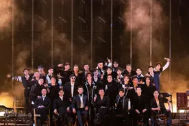 回看这些画面，才明白为何哥哥们还是选择“滚烫的人生”图片