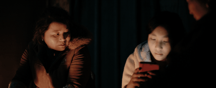 这些被互联网遗忘的家庭，他跟拍了12年：一度哭到拍不下去