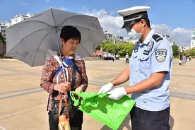 治庸·抗疫安边 | 百人宣誓　集中宣传　一盔一带　你我行动——宾川县举行道路交通安全宣传活动启动仪式图片