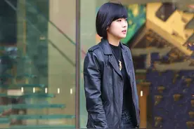 街拍：皮夹克美女，不仅穿出机车风图片