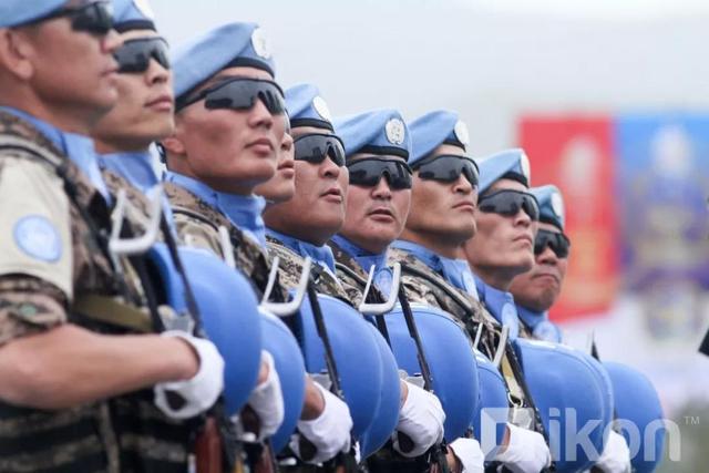 蒙古国大阅兵，总统检阅“铠甲勇士”| 图说