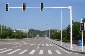 新国标信号灯正面价值：色弱人士都能看懂，出国也会开车图片