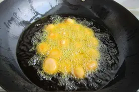 喜欢吃甜点的亲亲们有口福了，今天告诉大家怎么制作秘汁洋芋丸子图片