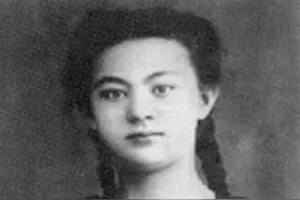 17岁中俄混血少女上山劝降日军，被拖进山洞，最后只找到一条头巾图片