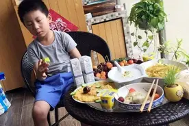 家长“糊弄孩子式”早餐，不光吃了没营养，还影响身体健康图片