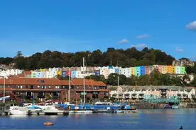 儿子在英国留学已经一个月了图片