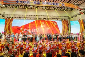 【桂台欢度“壮族三月三”节目展播】朗诵与合唱《我和我的祖国》图片