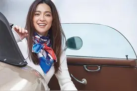 秋天“玩”丝巾正当时，这4招丝巾扮靓法，附详细步骤图图片