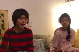 刘烨一双儿女颜值集体下跌！9岁诺一变黑又发胖，关键刘海还剪残图片