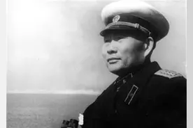 开国大将被任命终身海军司令，毛主席专门发话：谁都不可以动他图片