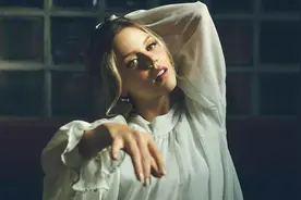 我嫂子是个狠角色，宁愿单身也不愿跟我哥复婚，只为报复我哥图片